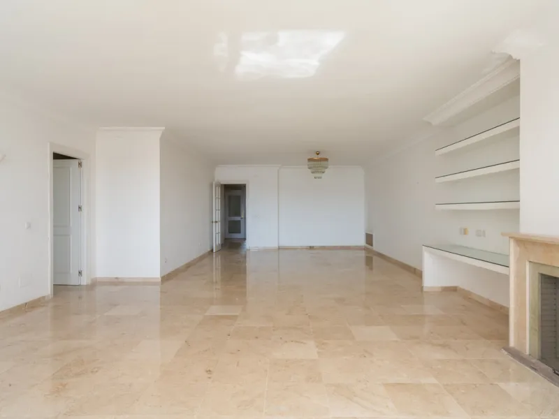 Apartment - Middle Floor Apartment в продаже в Marbella, Málaga. В доме 2 спален и 2 ванных комнат. Площадь дома 155 м²