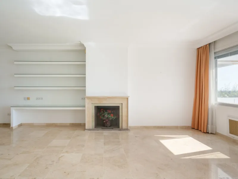 Apartment - Middle Floor Apartment в продаже в Marbella, Málaga. В доме 2 спален и 2 ванных комнат. Площадь дома 155 м²