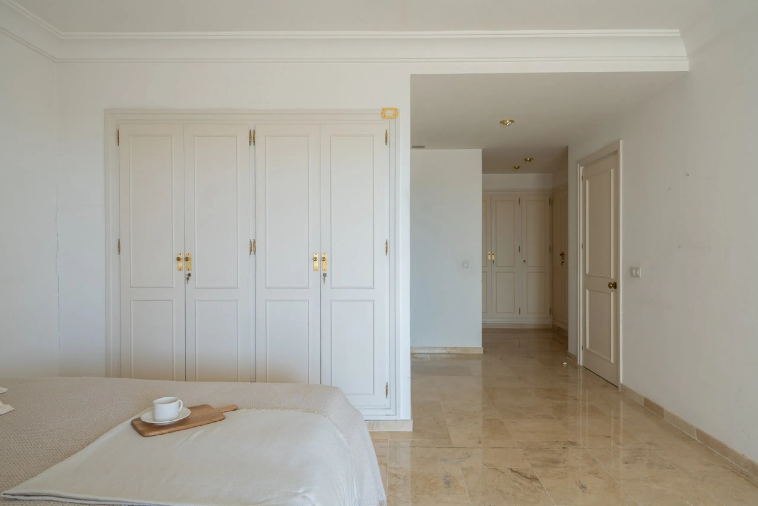 Apartment - Middle Floor Apartment в продаже в Marbella, Málaga. В доме 2 спален и 2 ванных комнат. Площадь дома 155 м²