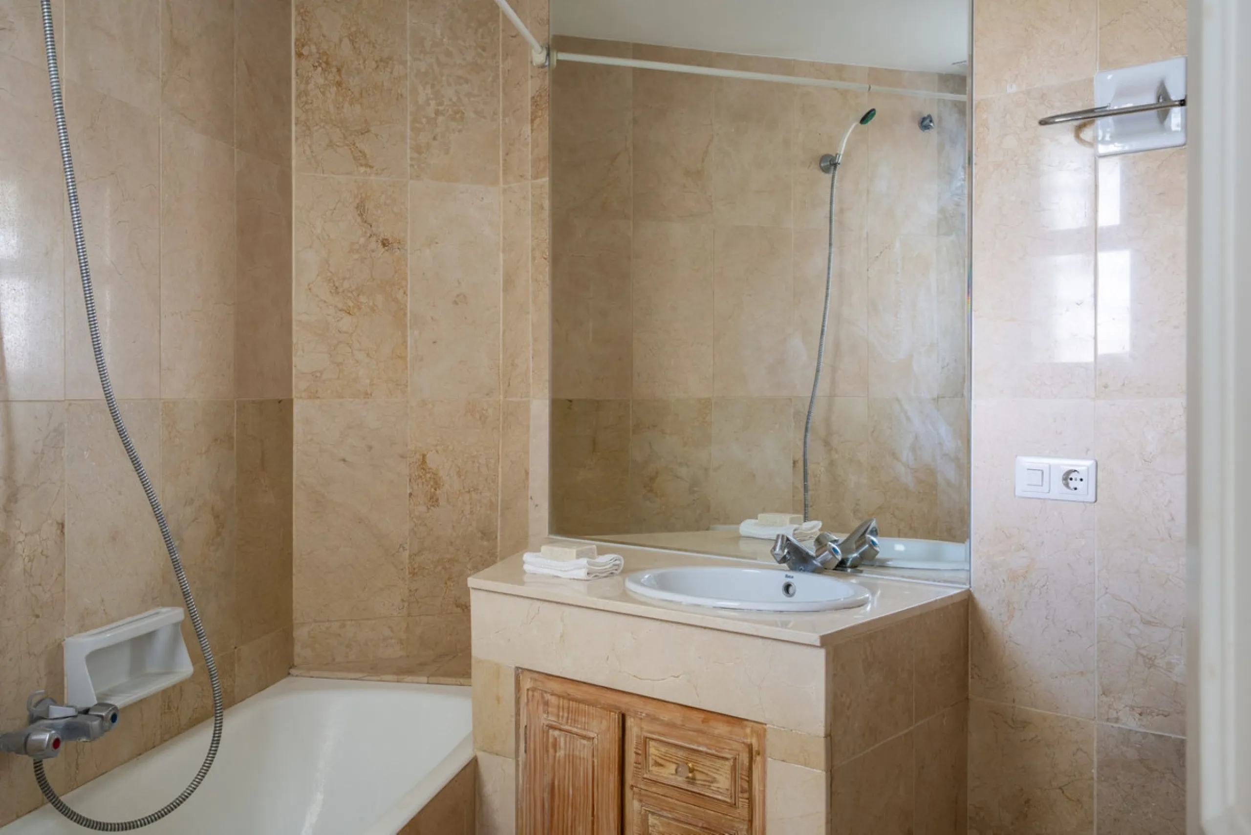 Apartment - Middle Floor Apartment в продаже в Marbella, Málaga. В доме 2 спален и 2 ванных комнат. Площадь дома 155 м²