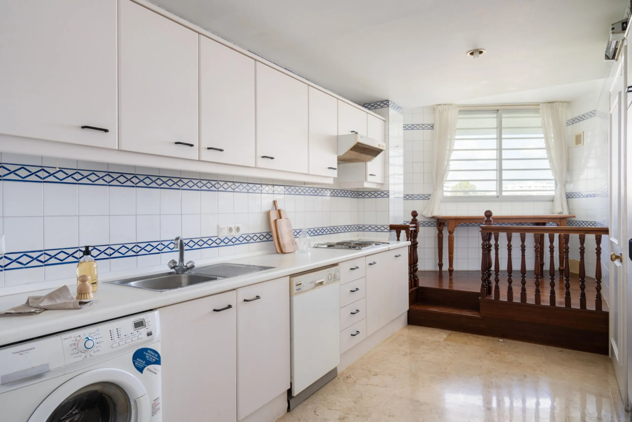 Apartment - Middle Floor Apartment в продаже в Marbella, Málaga. В доме 2 спален и 2 ванных комнат. Площадь дома 155 м²