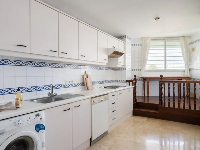 Apartment - Middle Floor Apartment в продаже в Marbella, Málaga. В доме 2 спален и 2 ванных комнат. Площадь дома 155 м²