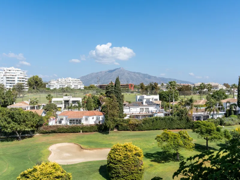 Apartment - Middle Floor Apartment в продаже в Marbella, Málaga. В доме 2 спален и 2 ванных комнат. Площадь дома 155 м²