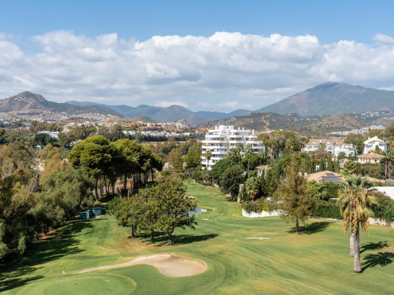 Apartment - Middle Floor Apartment в продаже в Marbella, Málaga. В доме 2 спален и 2 ванных комнат. Площадь дома 155 м²