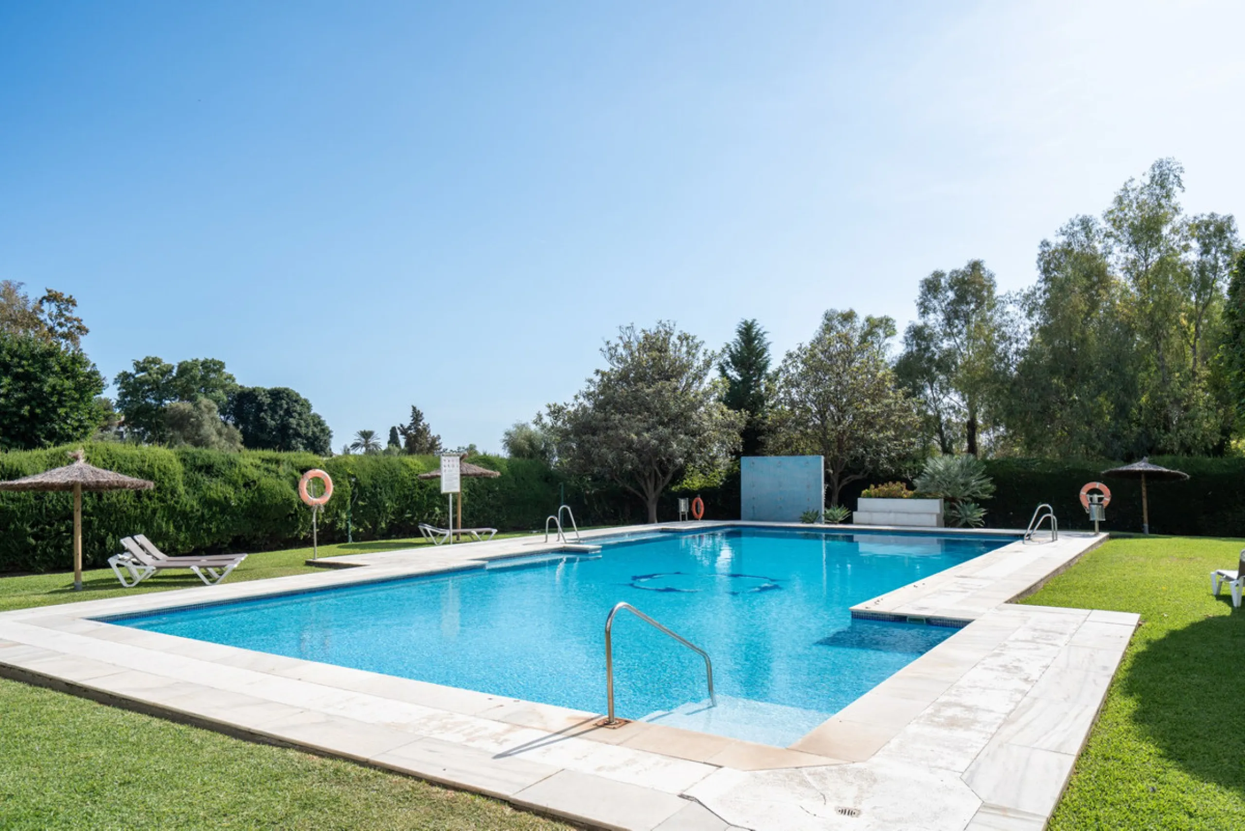 Apartment - Middle Floor Apartment в продаже в Marbella, Málaga. В доме 2 спален и 2 ванных комнат. Площадь дома 155 м²