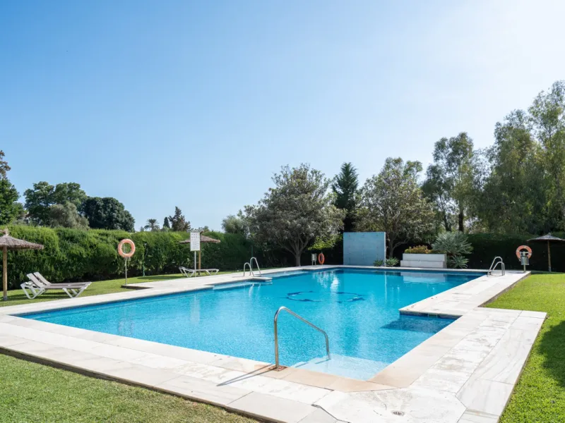Apartment - Middle Floor Apartment в продаже в Marbella, Málaga. В доме 2 спален и 2 ванных комнат. Площадь дома 155 м²