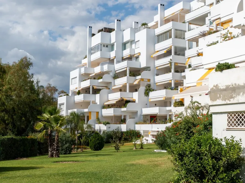 Apartment - Middle Floor Apartment в продаже в Marbella, Málaga. В доме 2 спален и 2 ванных комнат. Площадь дома 155 м²