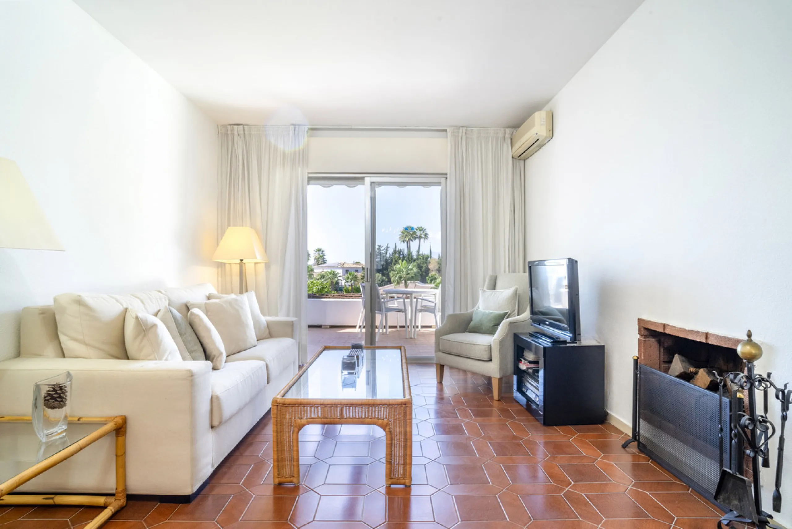 Apartment - Middle Floor Apartment в продаже в Marbella, Málaga. В доме 3 спален и 2 ванных комнат. Площадь дома 114 м²