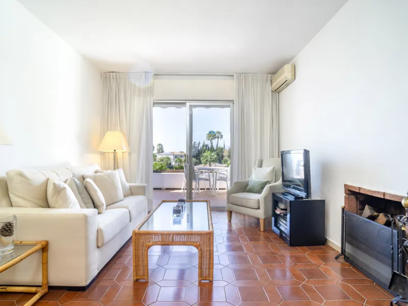 Apartment - Middle Floor Apartment в продаже в Marbella, Málaga. В доме 3 спален и 2 ванных комнат. Площадь дома 114 м²