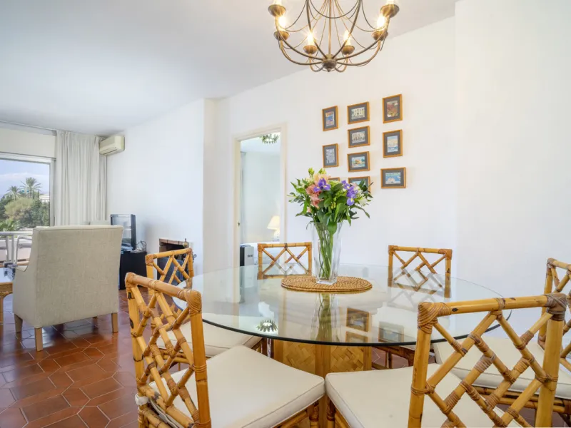 Apartment - Middle Floor Apartment в продаже в Marbella, Málaga. В доме 3 спален и 2 ванных комнат. Площадь дома 114 м²