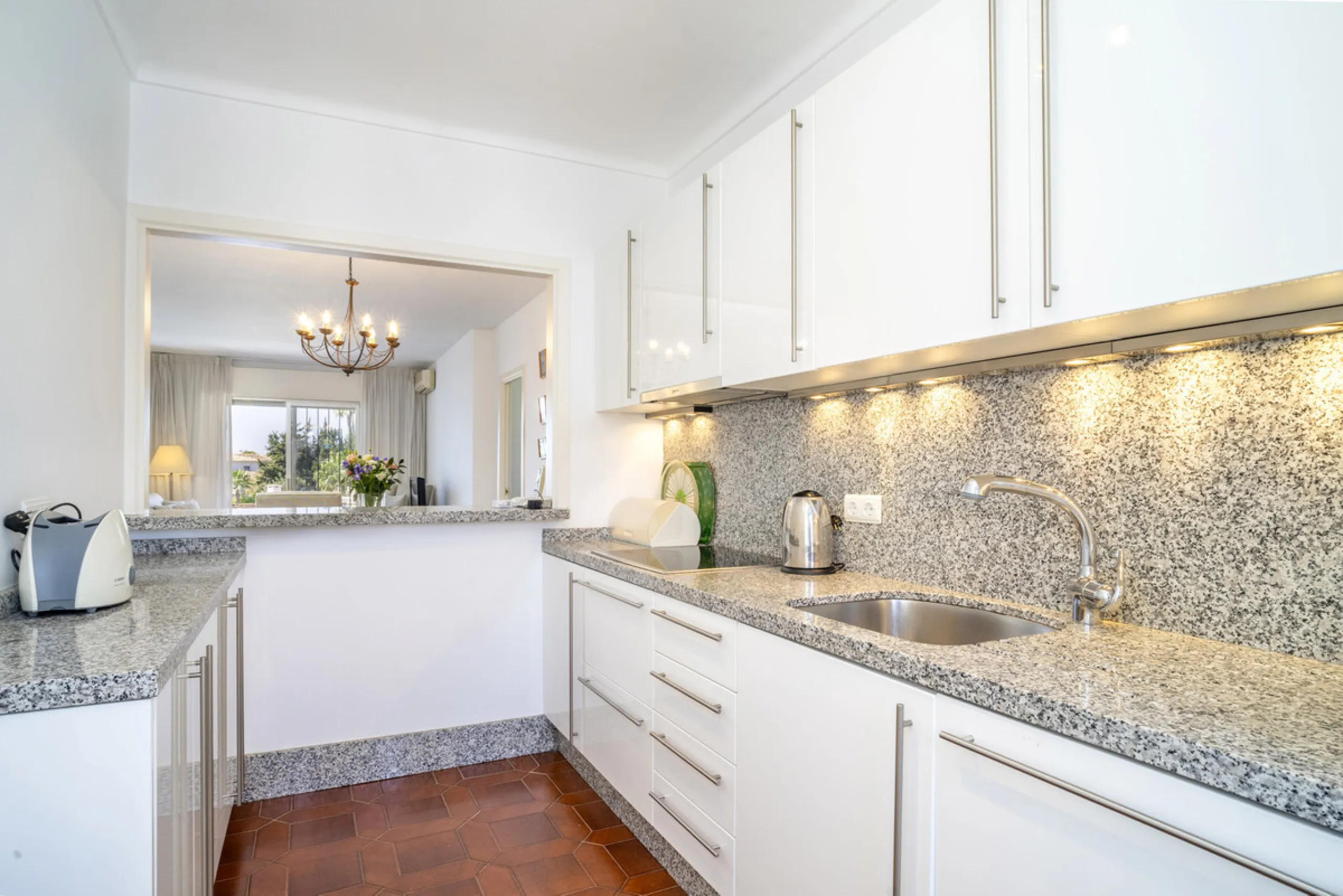 Apartment - Middle Floor Apartment в продаже в Marbella, Málaga. В доме 3 спален и 2 ванных комнат. Площадь дома 114 м²