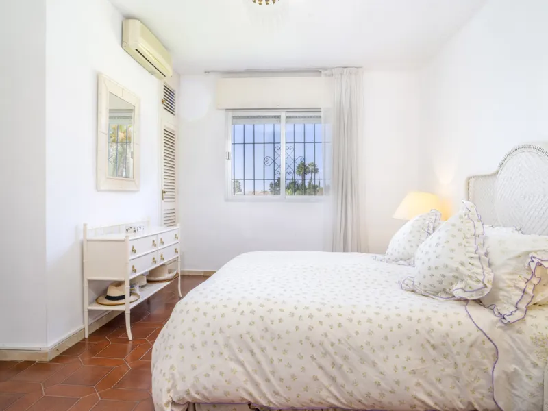 Apartment - Middle Floor Apartment в продаже в Marbella, Málaga. В доме 3 спален и 2 ванных комнат. Площадь дома 114 м²