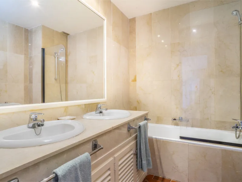 Apartment - Middle Floor Apartment в продаже в Marbella, Málaga. В доме 3 спален и 2 ванных комнат. Площадь дома 114 м²