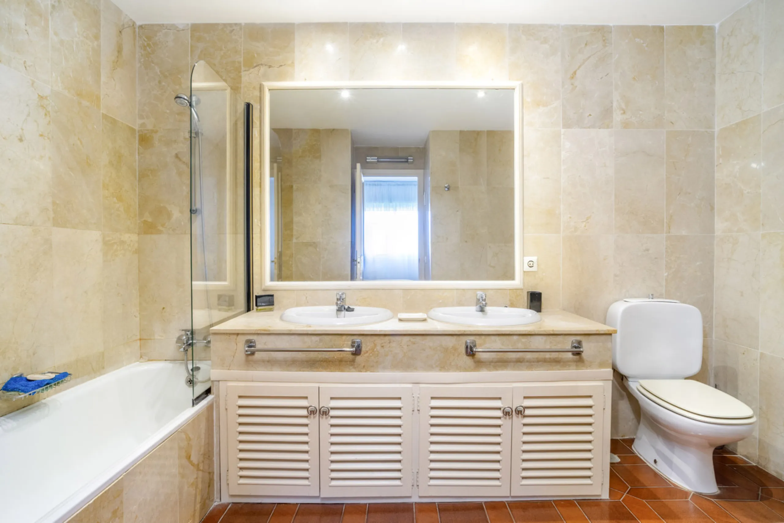 Apartment - Middle Floor Apartment в продаже в Marbella, Málaga. В доме 3 спален и 2 ванных комнат. Площадь дома 114 м²