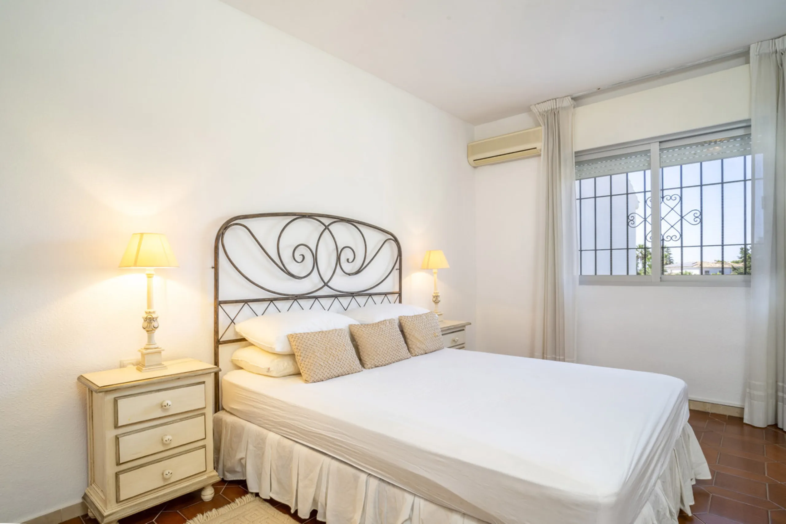 Apartment - Middle Floor Apartment в продаже в Marbella, Málaga. В доме 3 спален и 2 ванных комнат. Площадь дома 114 м²