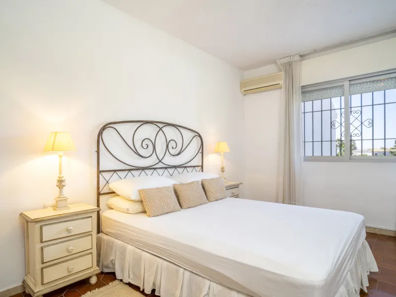 Apartment - Middle Floor Apartment в продаже в Marbella, Málaga. В доме 3 спален и 2 ванных комнат. Площадь дома 114 м²