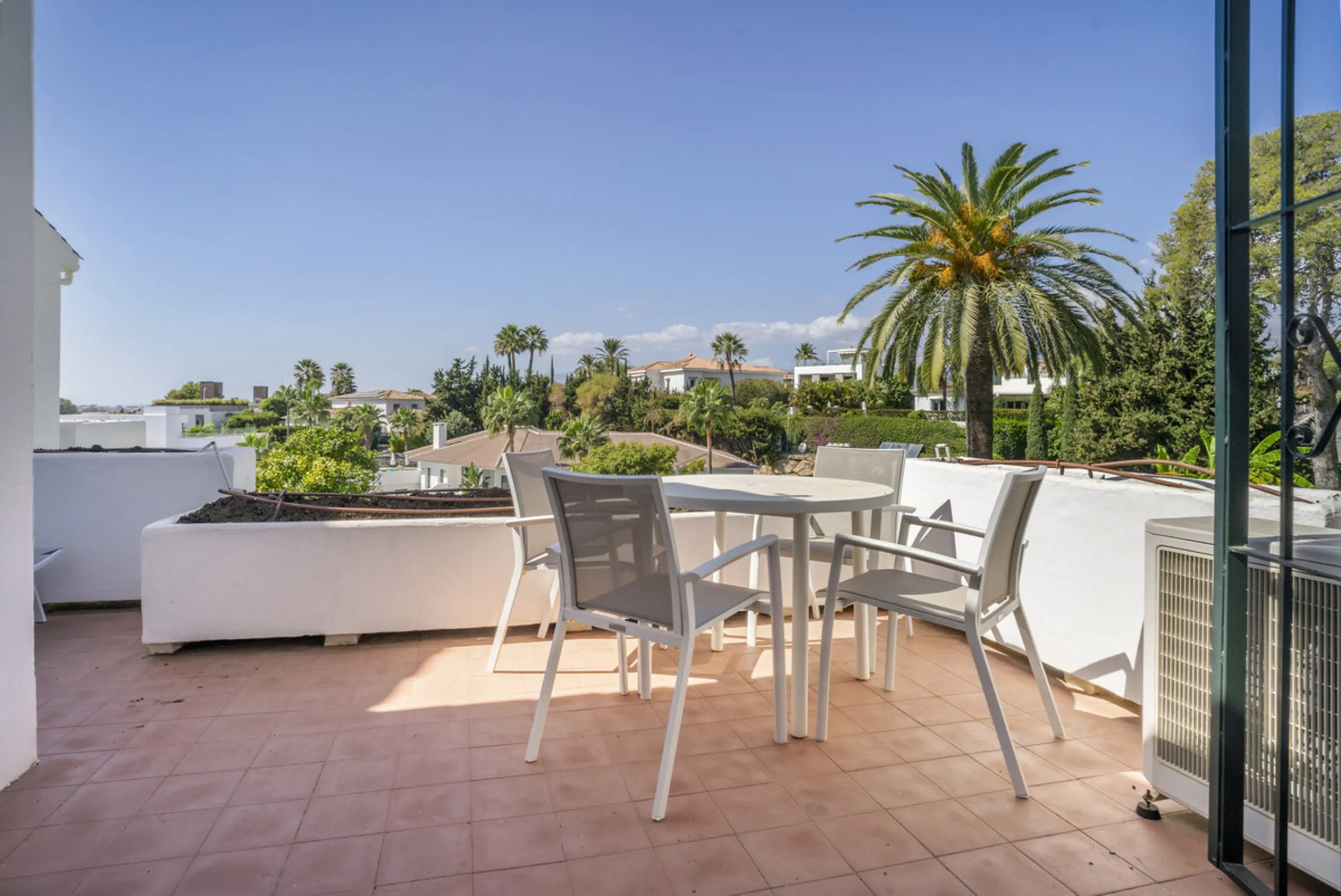 Apartment - Middle Floor Apartment в продаже в Marbella, Málaga. В доме 3 спален и 2 ванных комнат. Площадь дома 114 м²