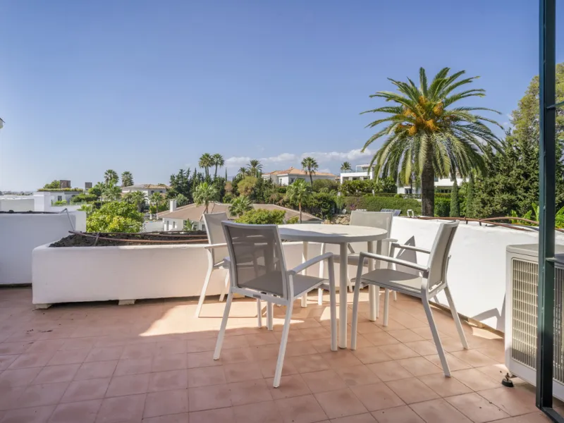 Apartment - Middle Floor Apartment в продаже в Marbella, Málaga. В доме 3 спален и 2 ванных комнат. Площадь дома 114 м²