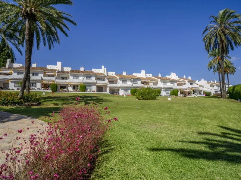 Apartment - Middle Floor Apartment в продаже в Marbella, Málaga. В доме 3 спален и 2 ванных комнат. Площадь дома 114 м²