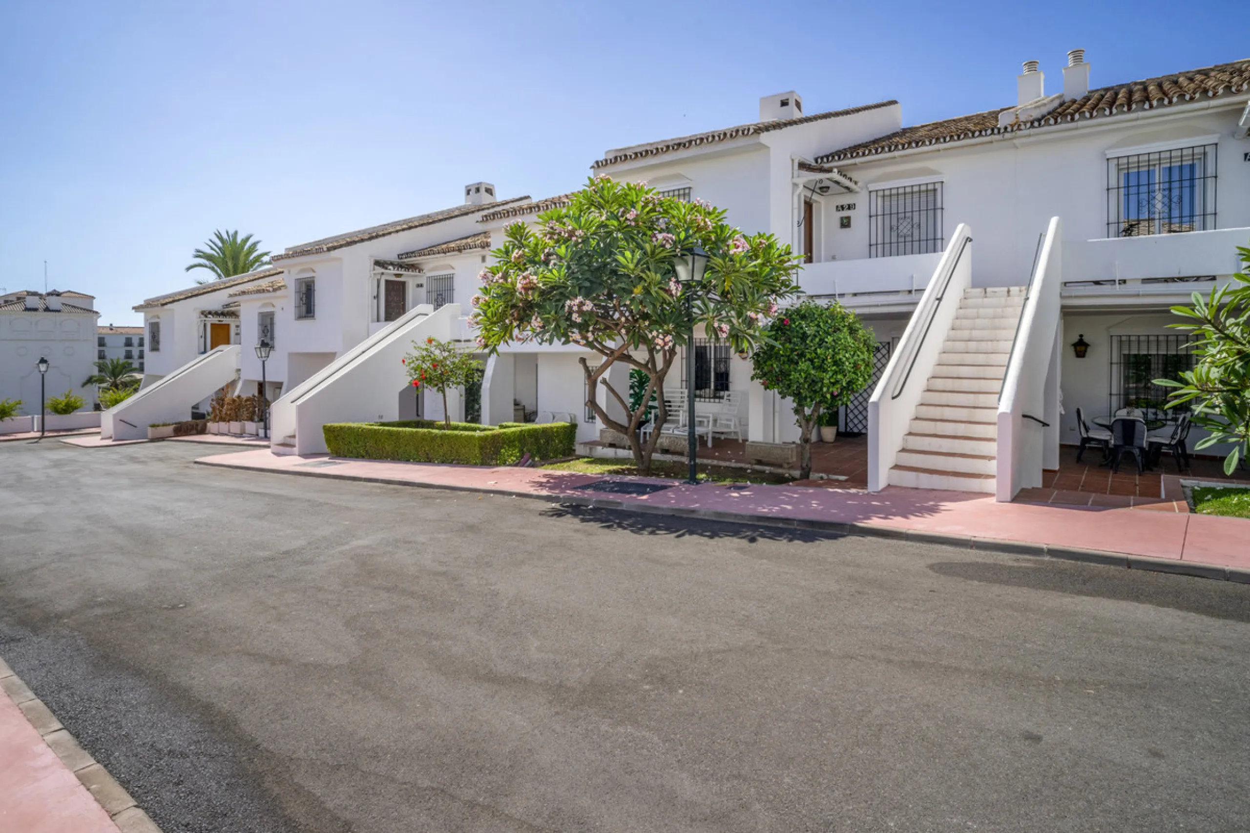 Apartment - Middle Floor Apartment в продаже в Marbella, Málaga. В доме 3 спален и 2 ванных комнат. Площадь дома 114 м²