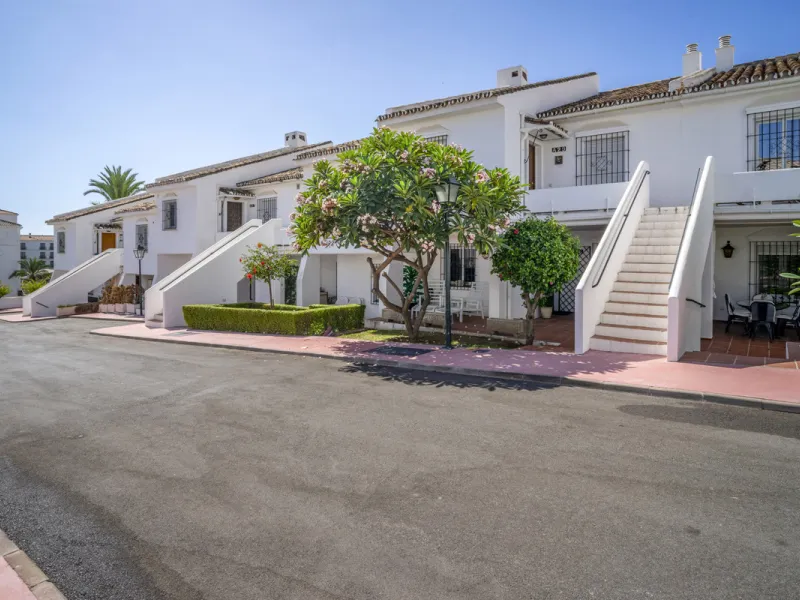 Apartment - Middle Floor Apartment в продаже в Marbella, Málaga. В доме 3 спален и 2 ванных комнат. Площадь дома 114 м²
