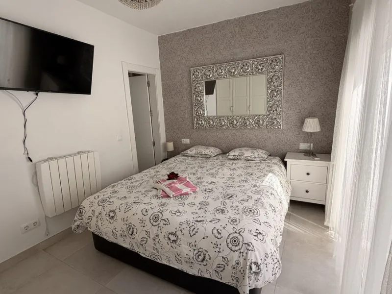 Charming townhouse with panoramic views over the Guadalhorce Valley. Located on the upper part of Alhaurín El Grande, this magnificent fully renovated village house will charm you with its quality finishes, brightness, and breathtaking views over the Guad