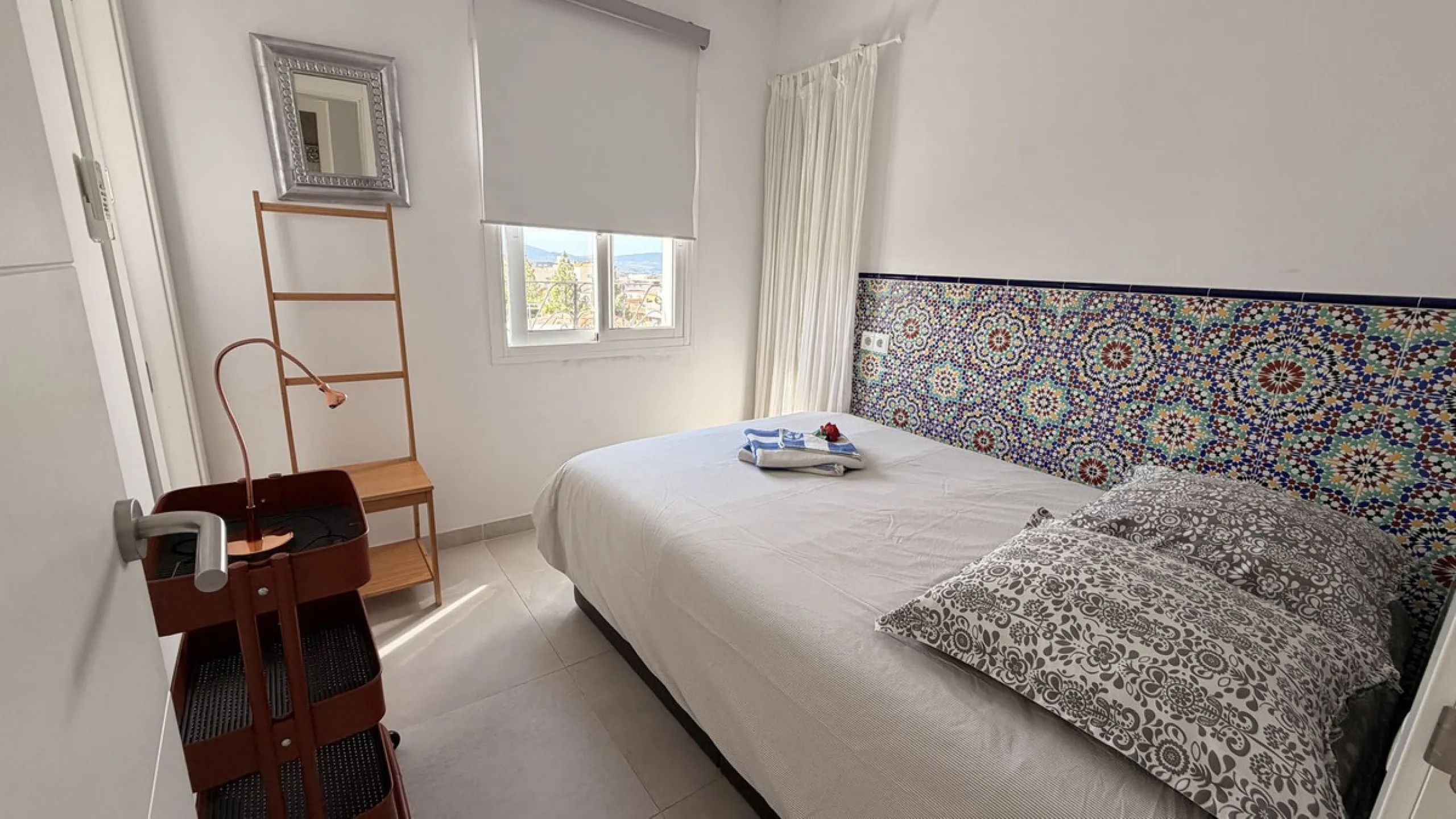 Charming townhouse with panoramic views over the Guadalhorce Valley. Located on the upper part of Alhaurín El Grande, this magnificent fully renovated village house will charm you with its quality finishes, brightness, and breathtaking views over the Guad