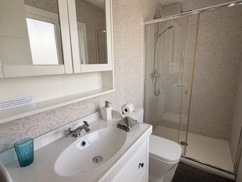 Charming townhouse with panoramic views over the Guadalhorce Valley. Located on the upper part of Alhaurín El Grande, this magnificent fully renovated village house will charm you with its quality finishes, brightness, and breathtaking views over the Guad