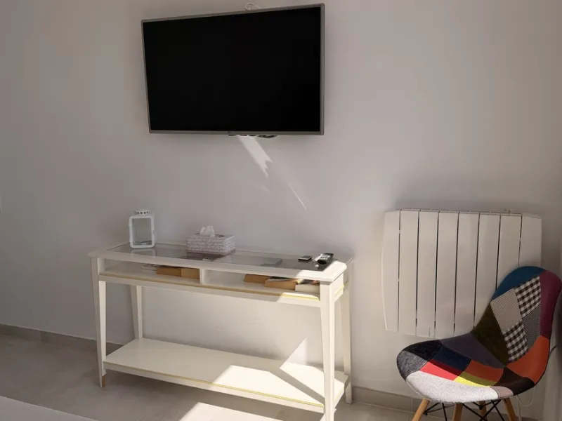 Charming townhouse with panoramic views over the Guadalhorce Valley. Located on the upper part of Alhaurín El Grande, this magnificent fully renovated village house will charm you with its quality finishes, brightness, and breathtaking views over the Guad