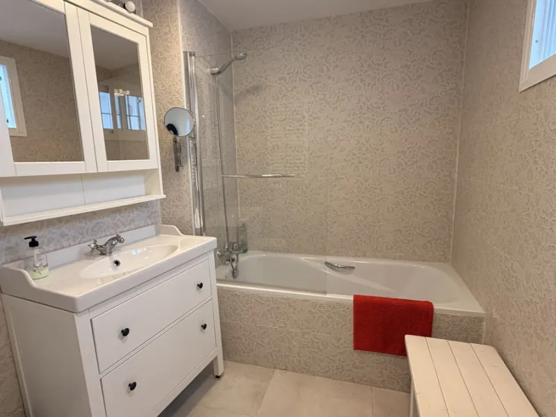 Charming townhouse with panoramic views over the Guadalhorce Valley. Located on the upper part of Alhaurín El Grande, this magnificent fully renovated village house will charm you with its quality finishes, brightness, and breathtaking views over the Guad