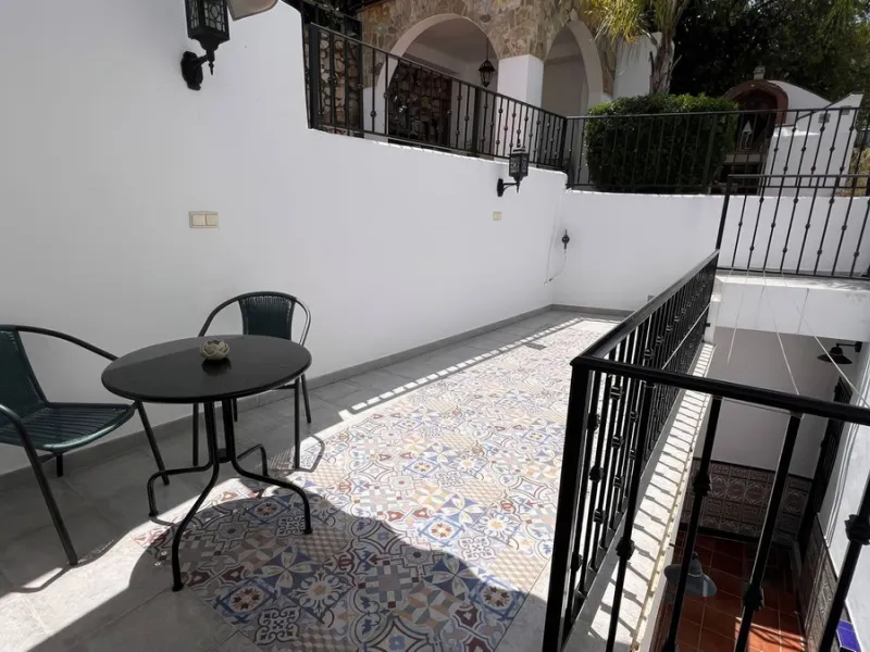Charming townhouse with panoramic views over the Guadalhorce Valley. Located on the upper part of Alhaurín El Grande, this magnificent fully renovated village house will charm you with its quality finishes, brightness, and breathtaking views over the Guad