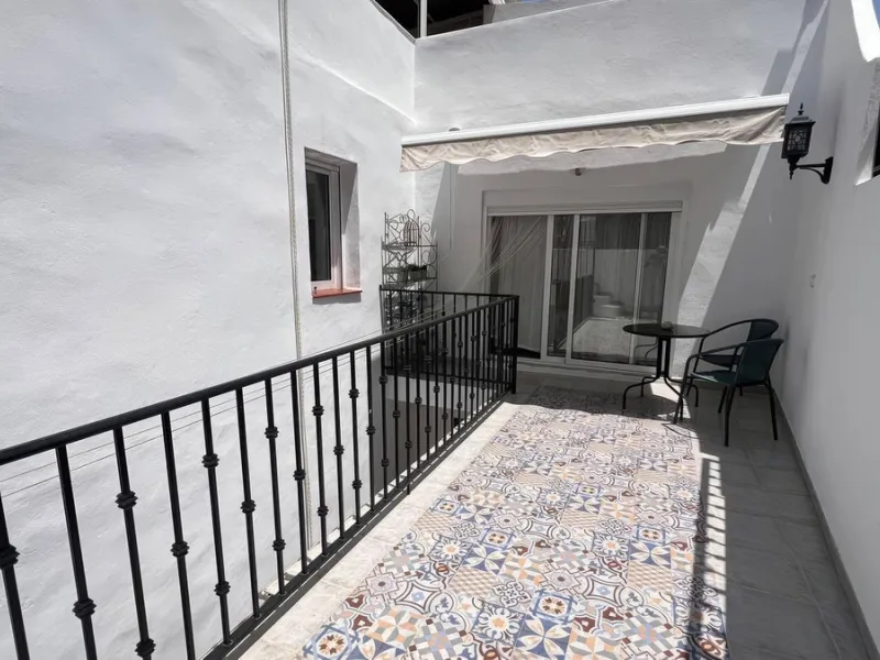 Charming townhouse with panoramic views over the Guadalhorce Valley. Located on the upper part of Alhaurín El Grande, this magnificent fully renovated village house will charm you with its quality finishes, brightness, and breathtaking views over the Guad