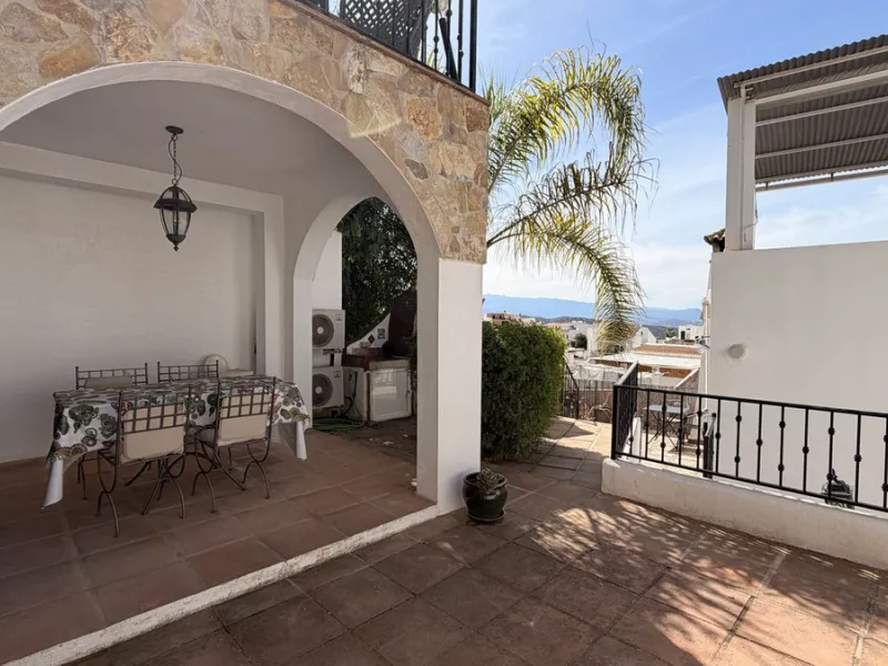 Charming townhouse with panoramic views over the Guadalhorce Valley. Located on the upper part of Alhaurín El Grande, this magnificent fully renovated village house will charm you with its quality finishes, brightness, and breathtaking views over the Guad