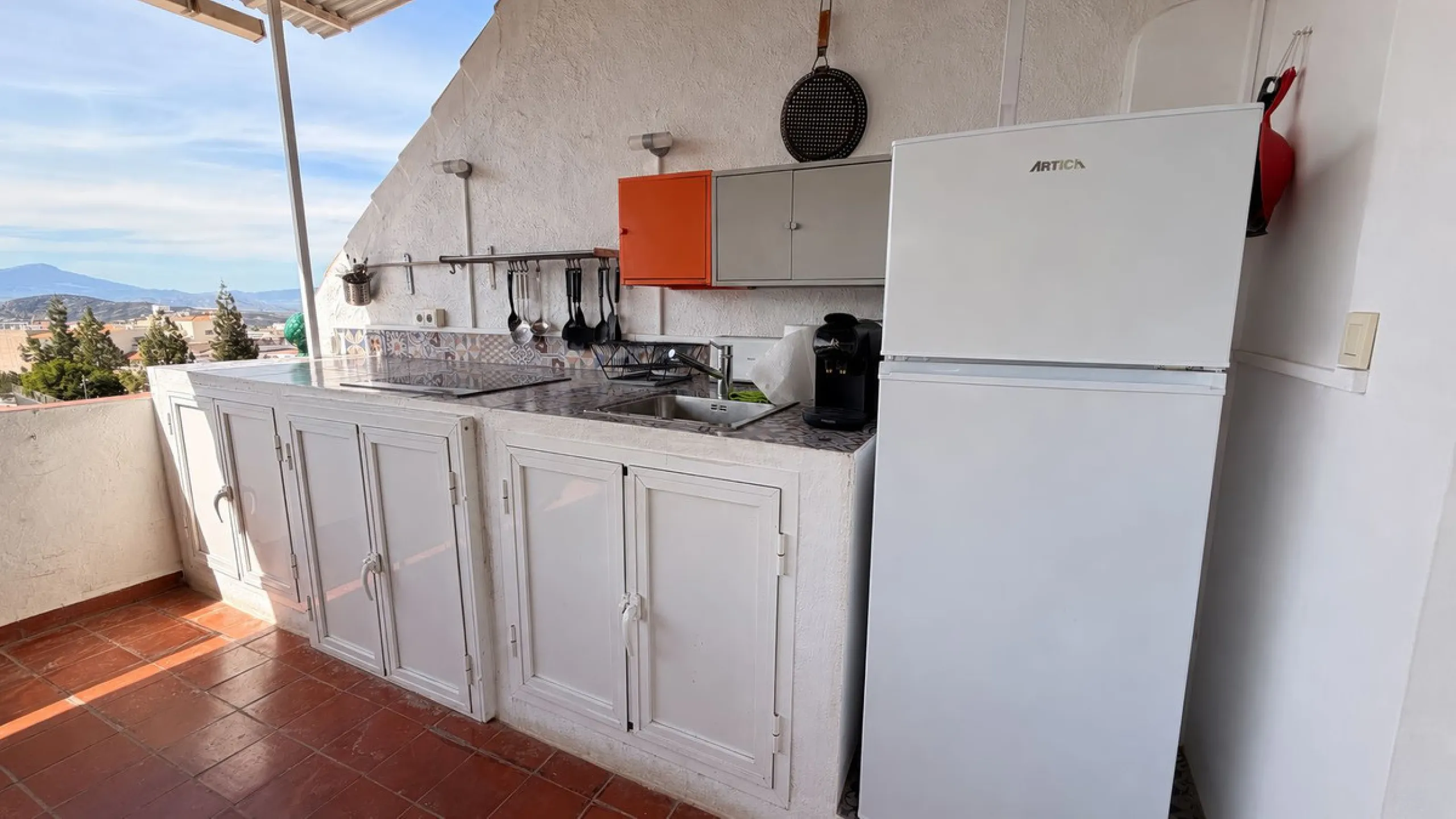 Charming townhouse with panoramic views over the Guadalhorce Valley. Located on the upper part of Alhaurín El Grande, this magnificent fully renovated village house will charm you with its quality finishes, brightness, and breathtaking views over the Guad