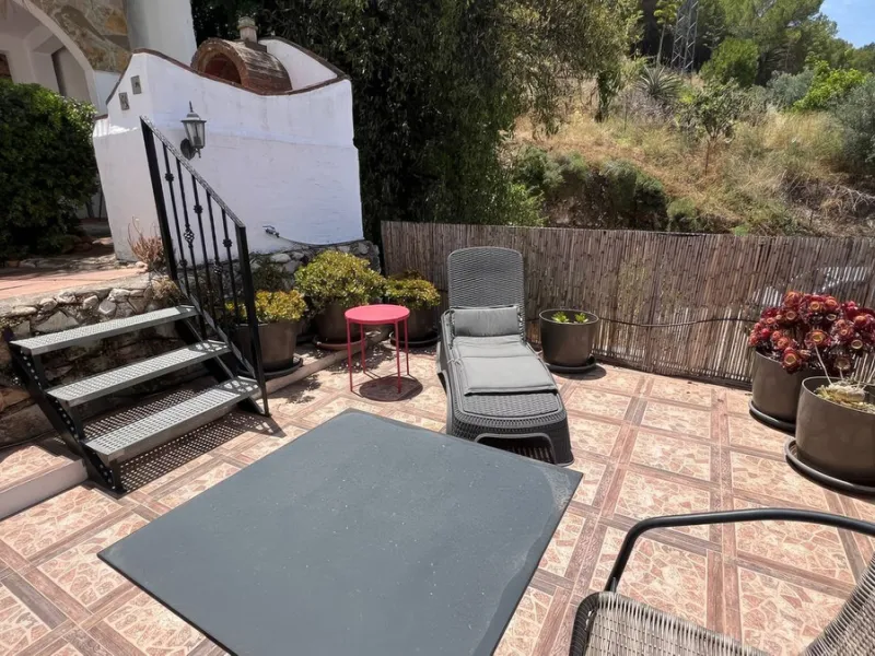 Charming townhouse with panoramic views over the Guadalhorce Valley. Located on the upper part of Alhaurín El Grande, this magnificent fully renovated village house will charm you with its quality finishes, brightness, and breathtaking views over the Guad