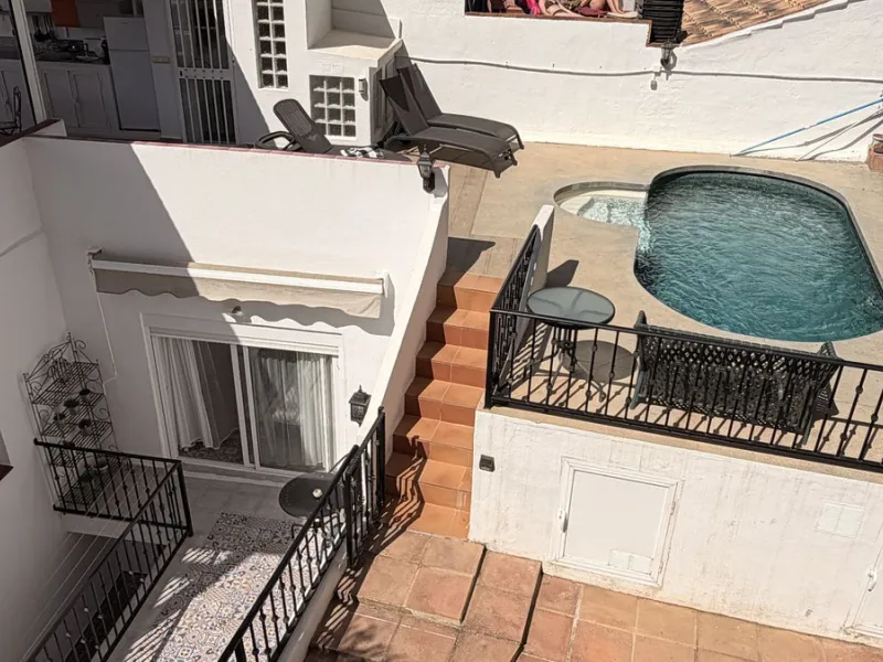 Charming townhouse with panoramic views over the Guadalhorce Valley. Located on the upper part of Alhaurín El Grande, this magnificent fully renovated village house will charm you with its quality finishes, brightness, and breathtaking views over the Guad