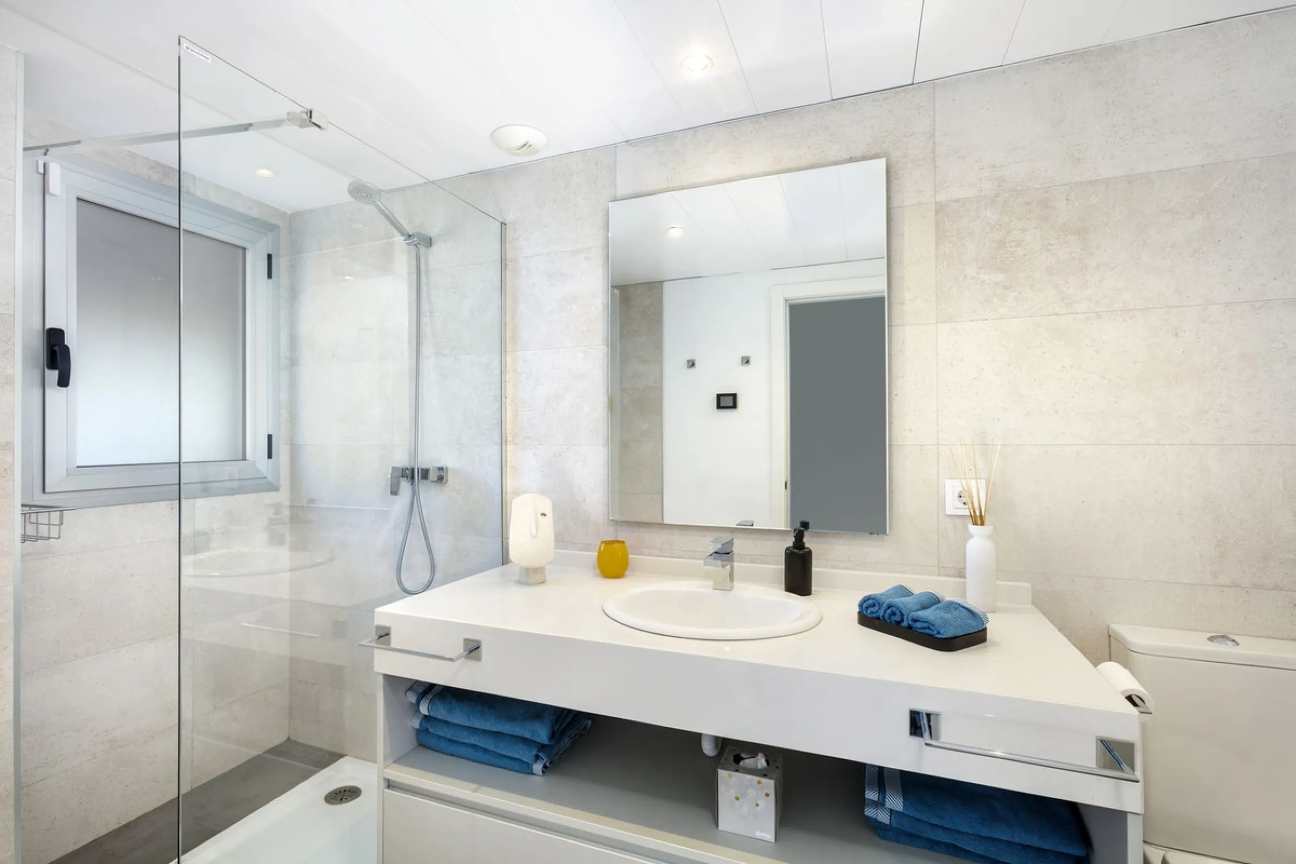 Elegant Two-Bedroom Penthouse with Panoramic Views