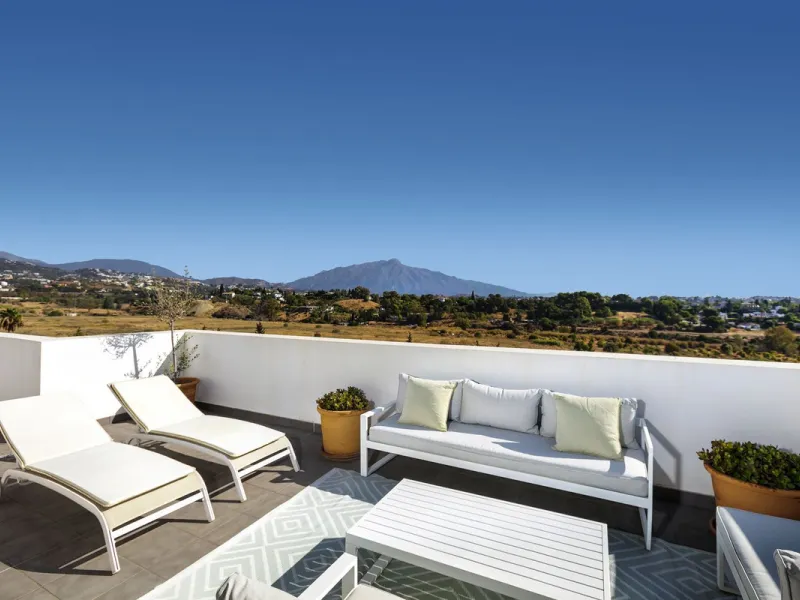 Elegant Two-Bedroom Penthouse with Panoramic Views