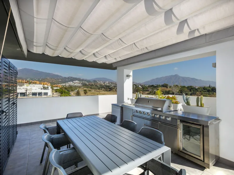Elegant Two-Bedroom Penthouse with Panoramic Views