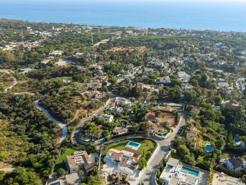 House - Detached Villa в продаже в Marbella, Málaga. В доме 5 спален и 4 ванных комнат. Площадь дома 316 м². Площадь участка 2077 м²