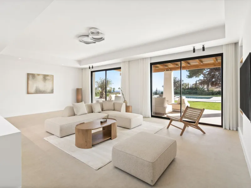 House - Detached Villa в продаже в Marbella, Málaga. В доме 5 спален и 4 ванных комнат. Площадь дома 316 м². Площадь участка 2077 м²