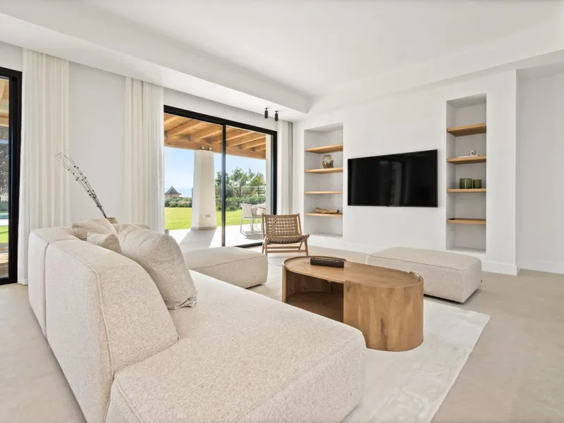 House - Detached Villa в продаже в Marbella, Málaga. В доме 5 спален и 4 ванных комнат. Площадь дома 316 м². Площадь участка 2077 м²