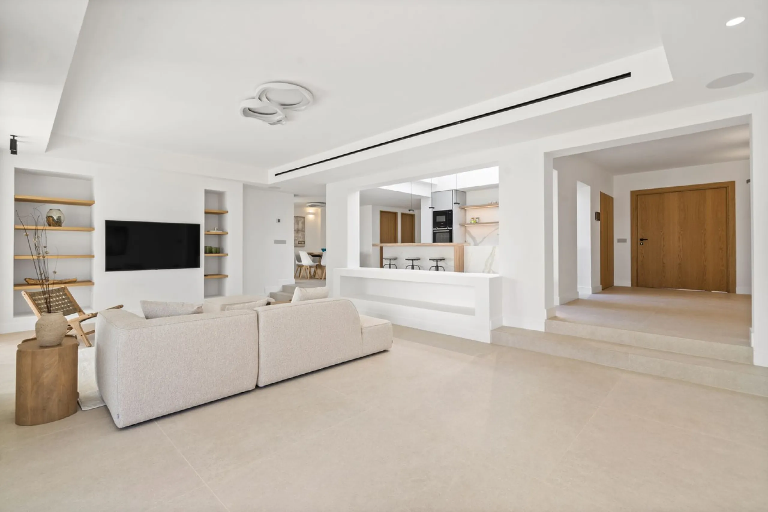House - Detached Villa в продаже в Marbella, Málaga. В доме 5 спален и 4 ванных комнат. Площадь дома 316 м². Площадь участка 2077 м²