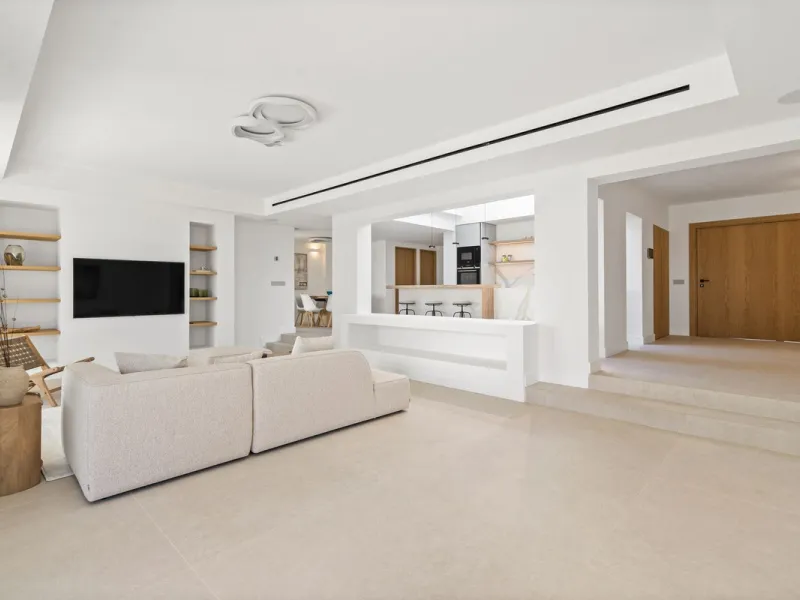 House - Detached Villa в продаже в Marbella, Málaga. В доме 5 спален и 4 ванных комнат. Площадь дома 316 м². Площадь участка 2077 м²
