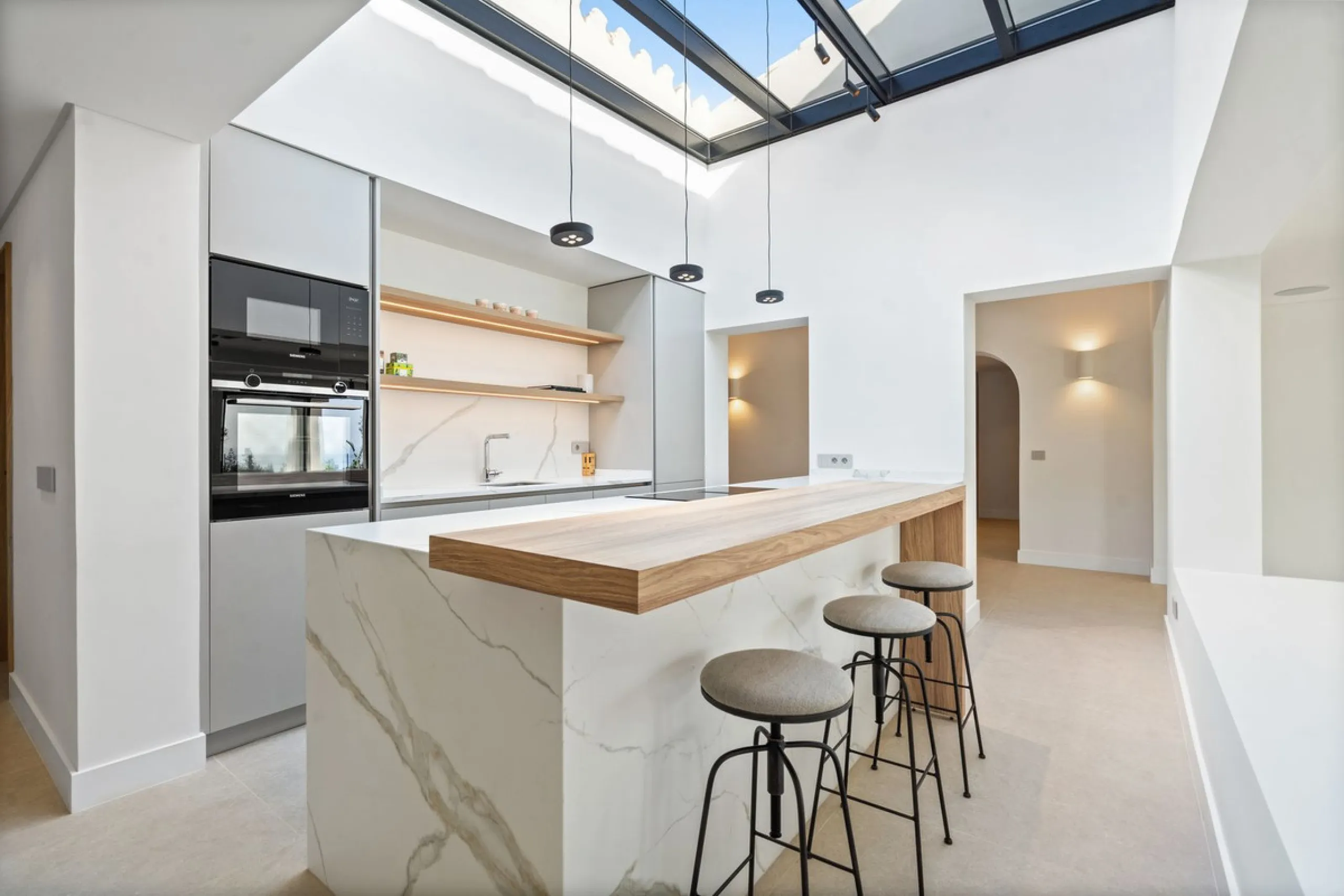 House - Detached Villa в продаже в Marbella, Málaga. В доме 5 спален и 4 ванных комнат. Площадь дома 316 м². Площадь участка 2077 м²