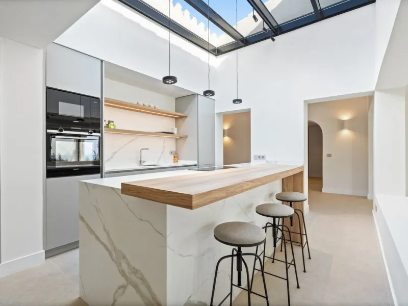 House - Detached Villa в продаже в Marbella, Málaga. В доме 5 спален и 4 ванных комнат. Площадь дома 316 м². Площадь участка 2077 м²