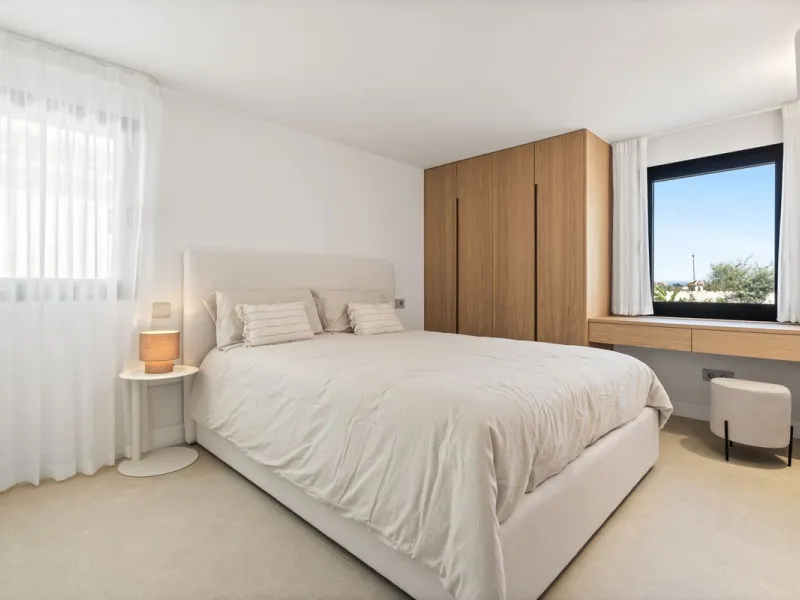 House - Detached Villa в продаже в Marbella, Málaga. В доме 5 спален и 4 ванных комнат. Площадь дома 316 м². Площадь участка 2077 м²