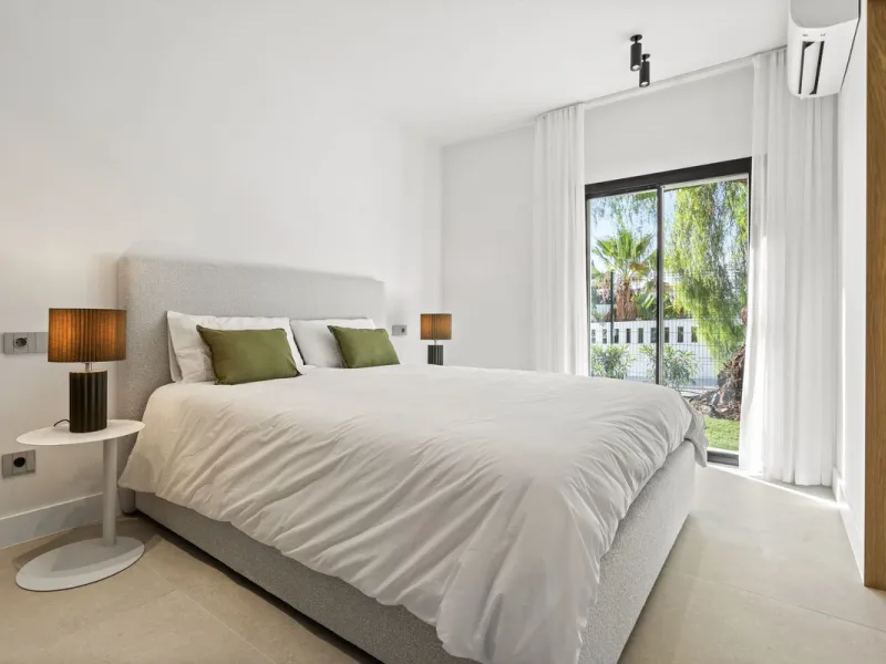 House - Detached Villa в продаже в Marbella, Málaga. В доме 5 спален и 4 ванных комнат. Площадь дома 316 м². Площадь участка 2077 м²