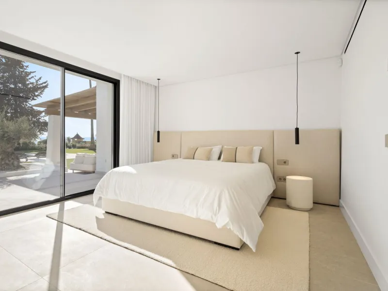 House - Detached Villa в продаже в Marbella, Málaga. В доме 5 спален и 4 ванных комнат. Площадь дома 316 м². Площадь участка 2077 м²