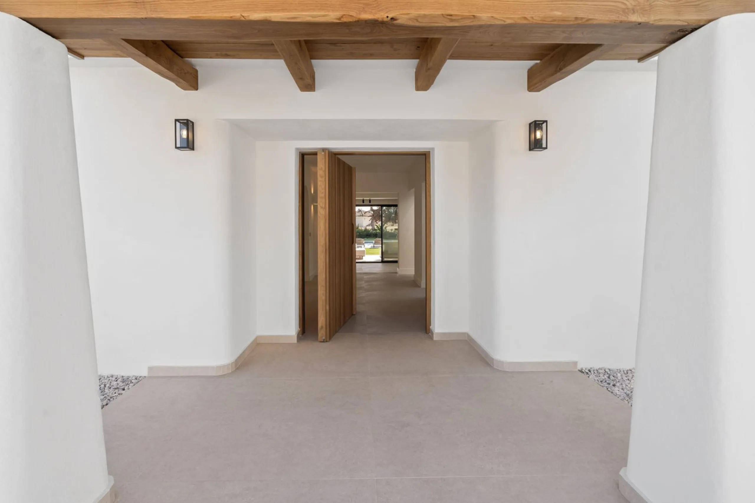 House - Detached Villa в продаже в Marbella, Málaga. В доме 5 спален и 4 ванных комнат. Площадь дома 316 м². Площадь участка 2077 м²